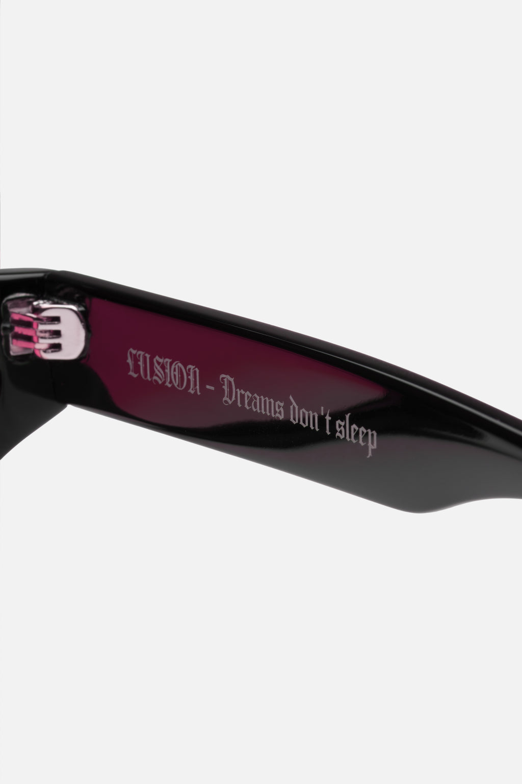 Lusion Red Dream 01