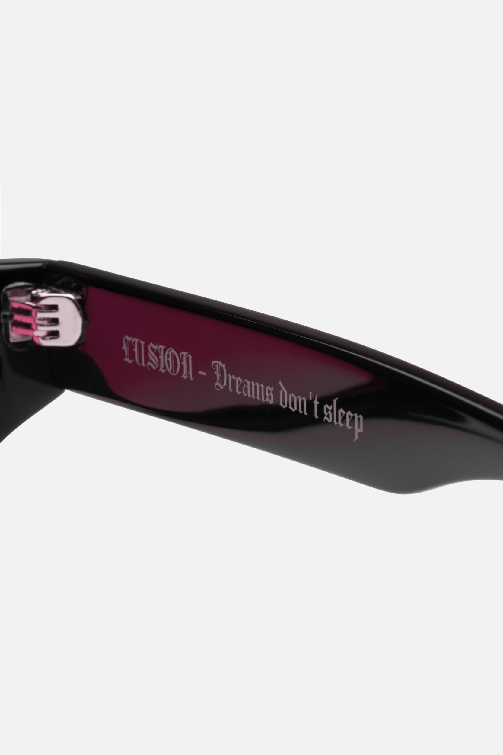 Lusion Red Dream 01